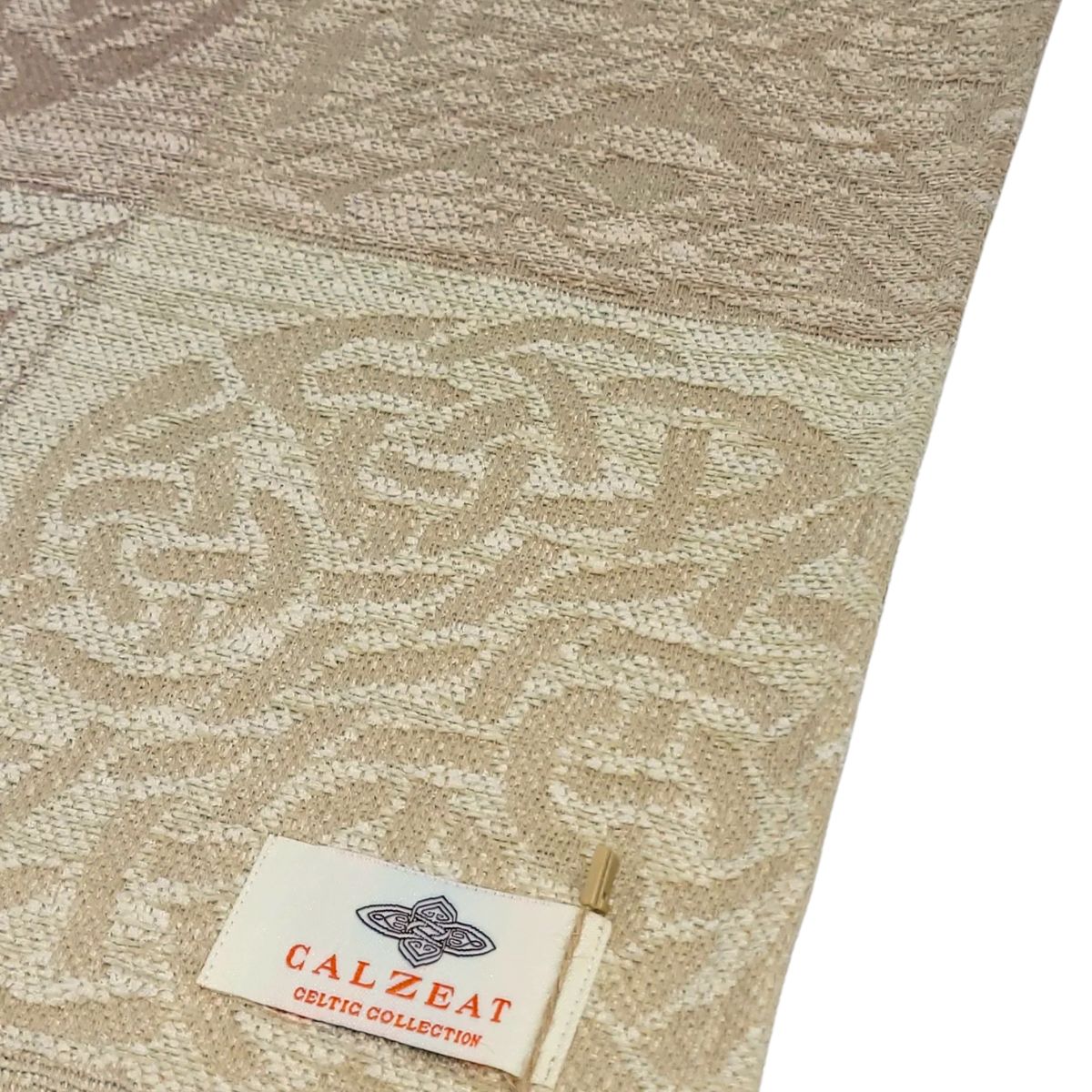 Jacquard Celtic Knot Wrap - Cream/Brown